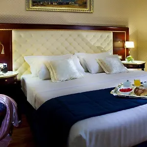 Hotel Mondial, Rome
